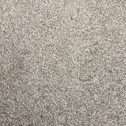 Grauer, texturierter Teppichboden, der eine flauschige Oberfläche zeigt. Ideal für Wohnräume, bietet der Teppich eine weiche und gemütliche Atmosphäre.