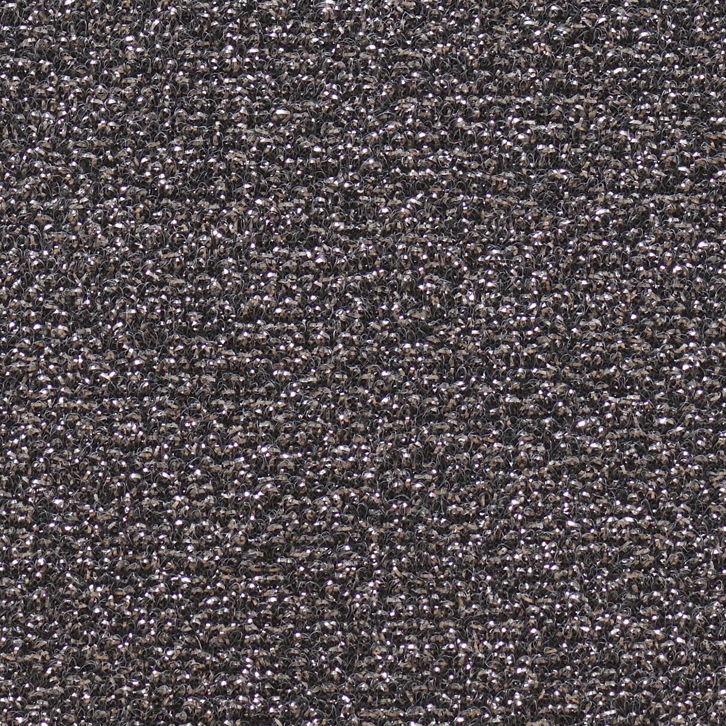 Dunkler, feinstrukturierter Teppichboden mit grober, schlingenartiger Textur füllt das gesamte Bild, ohne erkennbare Muster oder Variationen.