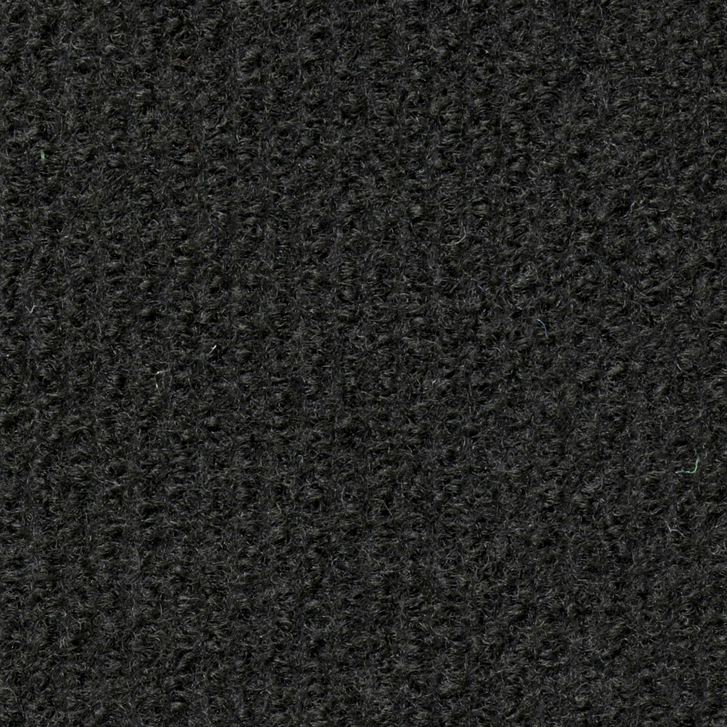 Dunkle, strukturiert gewebte Texturoberfläche mit dichter Materialzusammensetzung, zeigt gleichmässige Rillen über die gesamte Fläche, vermittelt ein Gefühl von Strapazierfähigkeit und Robustheit, vermutlich Teppichmaterial.