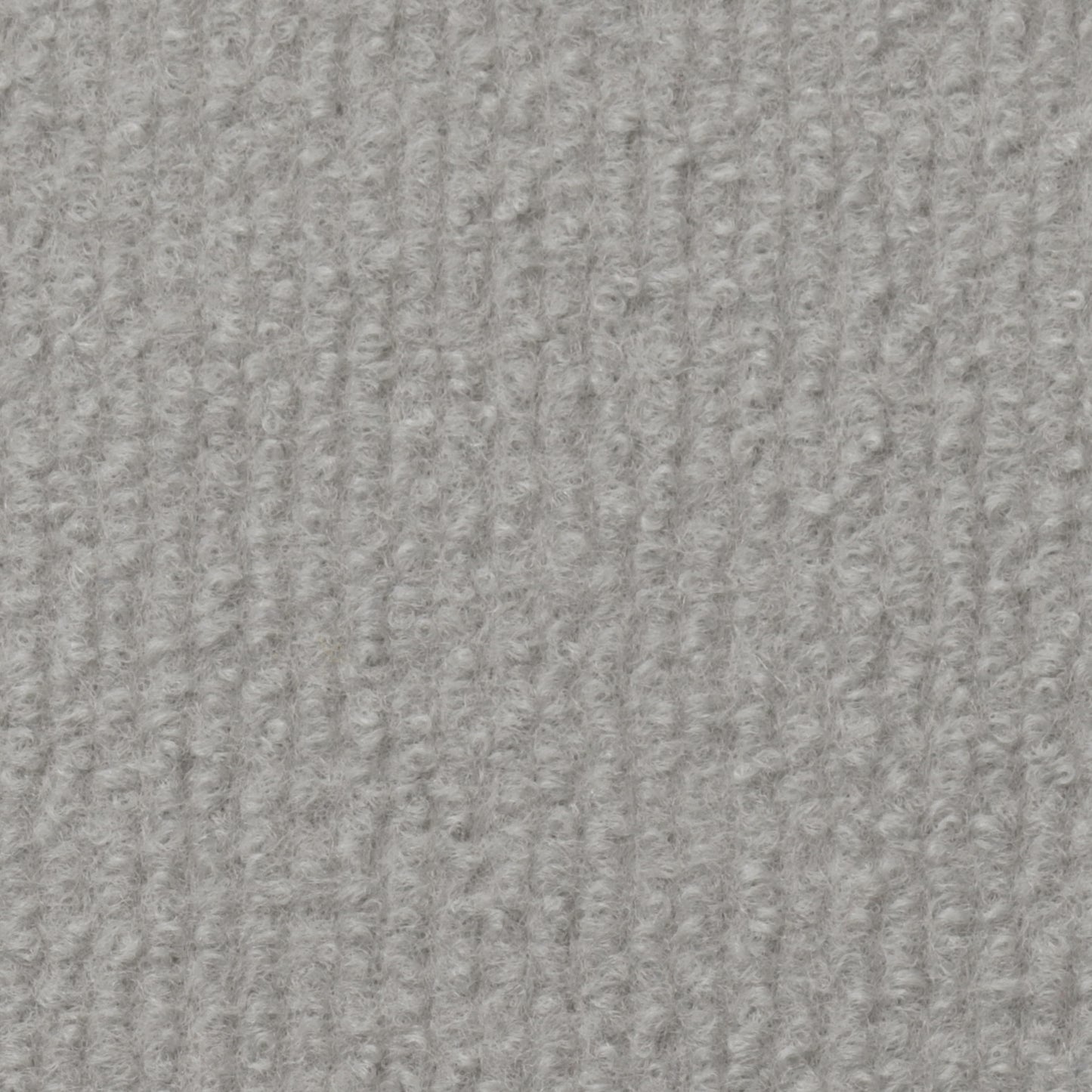 Grauer, grob strukturierter Stoff zeigt eine gleichmässige, flauschige Oberflächenstruktur mit sichtbaren Fäden, die parallel verlaufen und die Textur betonen.