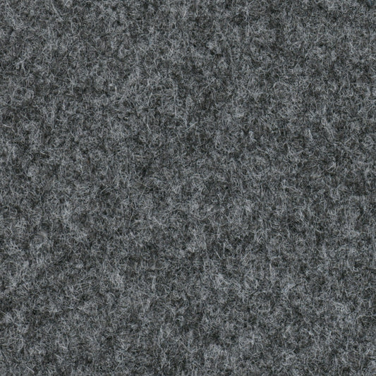 Ein grauer, melierter Teppichboden mit dichter, gleichmässiger Struktur bedeckt die gesamte Bildfläche und sorgt für eine neutrale, ruhige Atmosphäre.